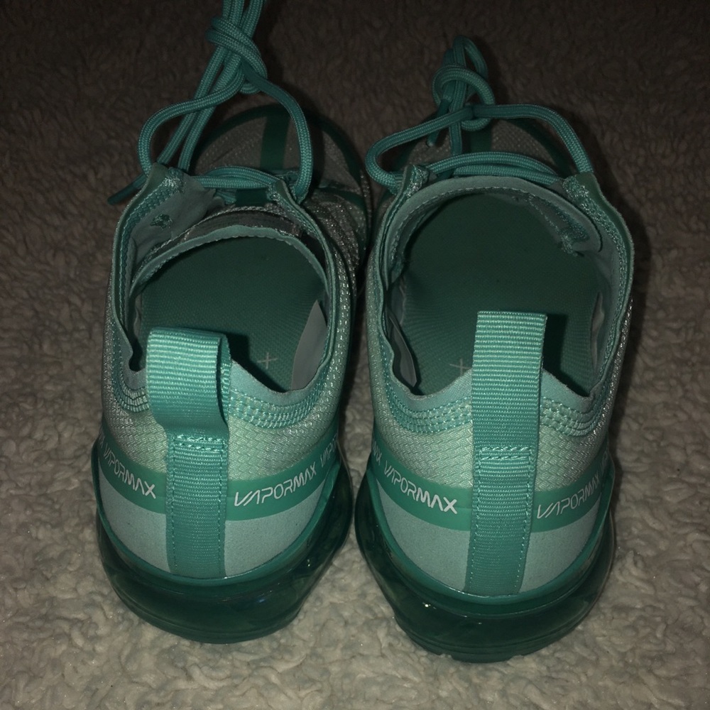 Nike - Picture 5 of 12